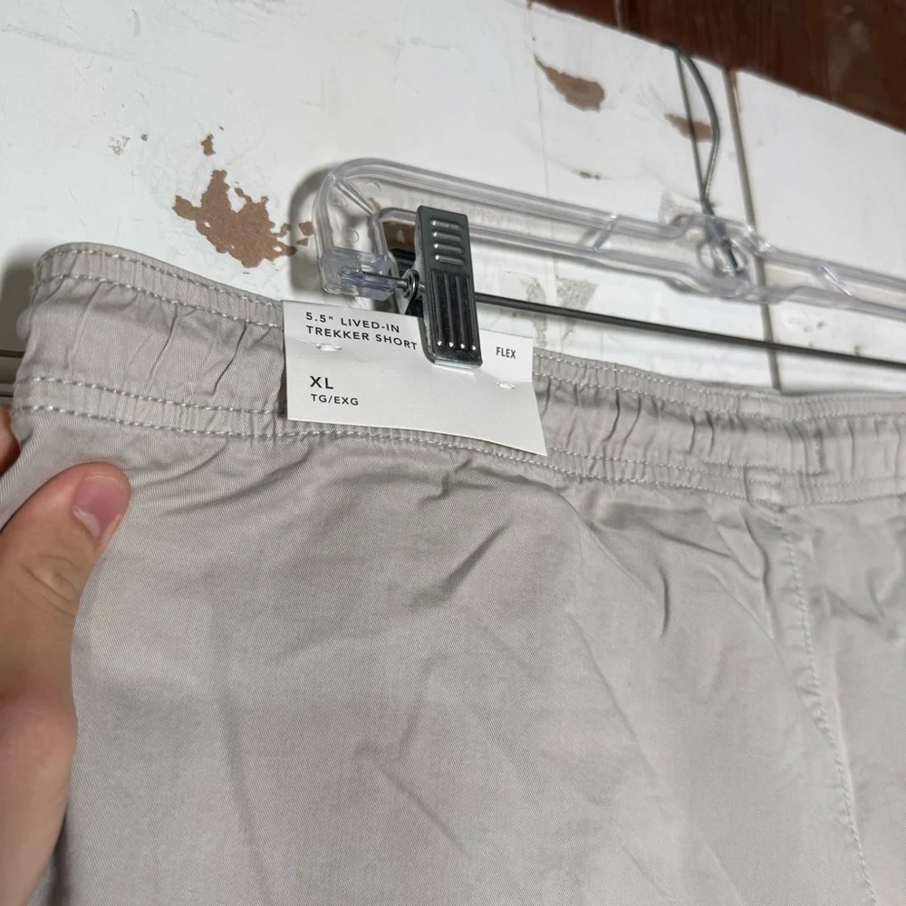 American Eagle 5.5” Lived-In Trekker Short White FLEX Size XL NWT Cargo